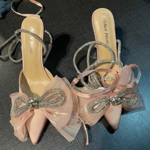 Diamond bow heels